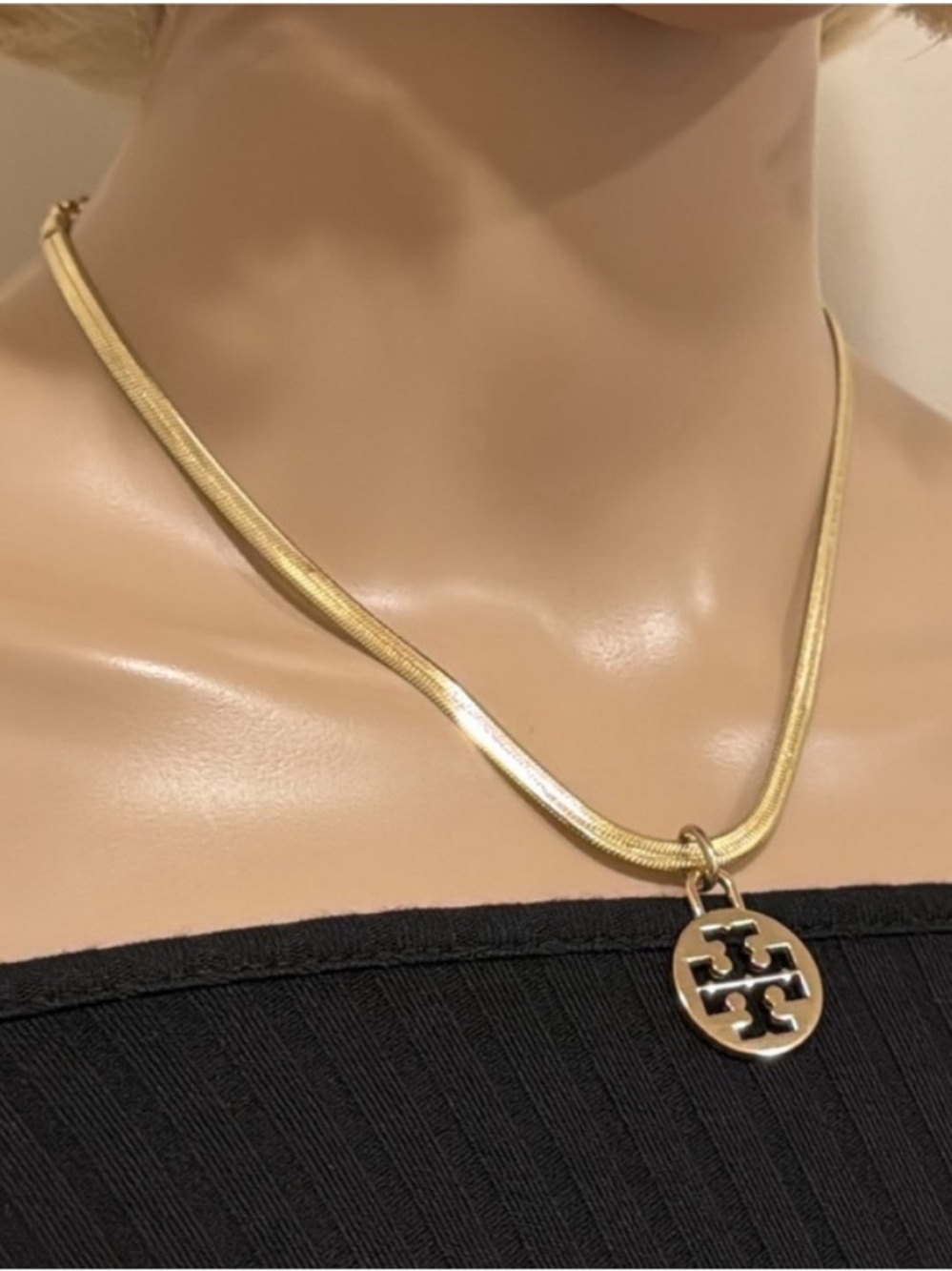 NEW✨Pendant with large Tory Burch Gold Herringbone Logo medallion